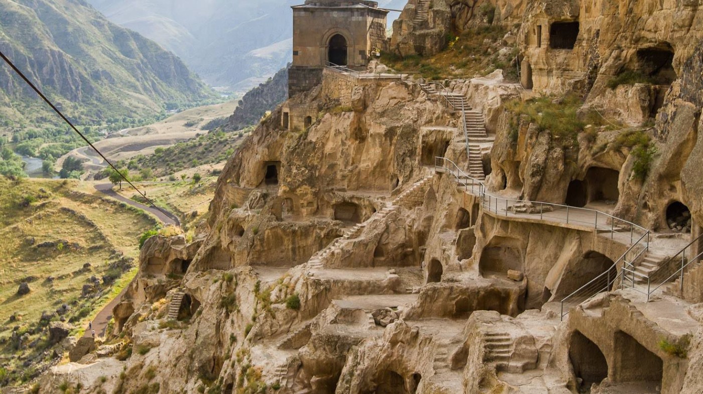 Главные достопримечательности Грузии: от горных пейзажей до древних городов