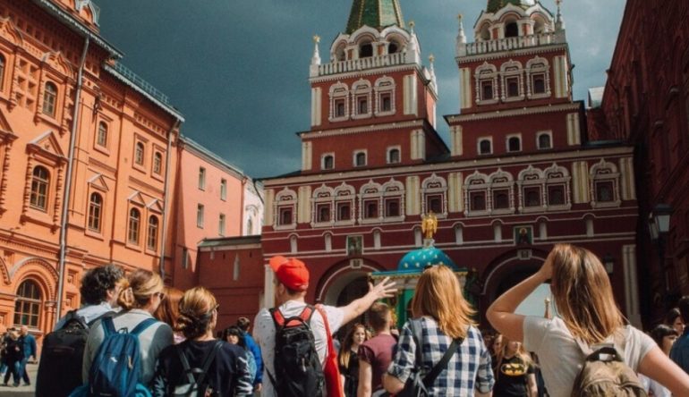 Авторские экскурсии и прогулки по городам: как выбрать нестандартный маршрут с гидом