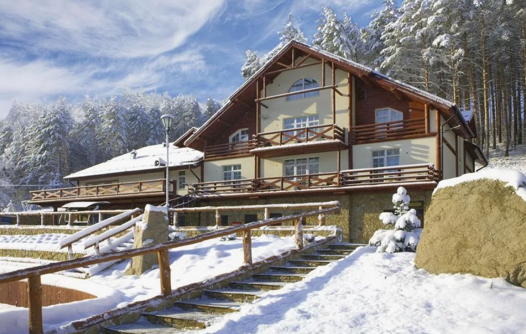 Отдых в Белокурихе зимой: горные пейзажи, термальные источники и уют