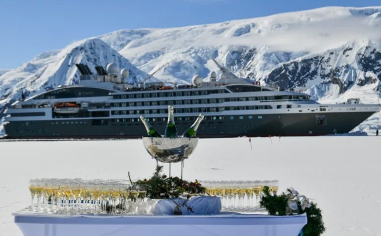 Новый год в Антарктиде: стоит ли выбирать новогодний круиз вместо традиционного отдыха